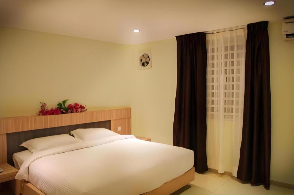 Ktc Hotel Sungkai Exterior photo